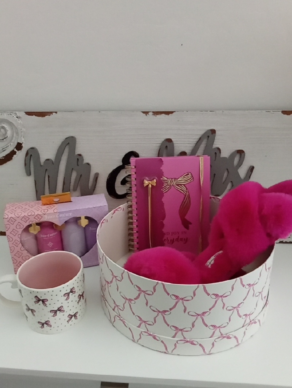 All About Pink🩷 Gift Box With Coffee Cup Slippers Notebook & Body Care Set